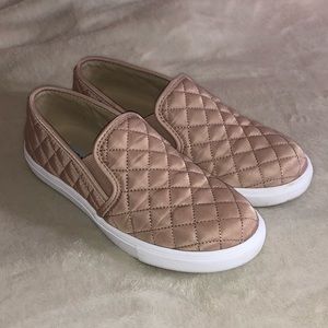 STEVEN MADDEN ECNTRCQT BLUSH Slip-on Sneaker